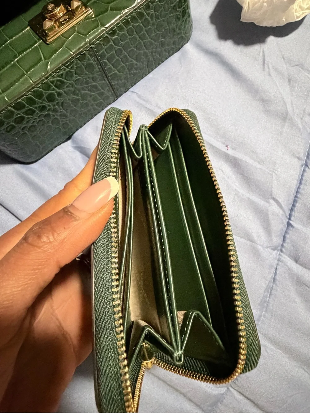 New Michael Kors Green wallet Card with Gold Logo